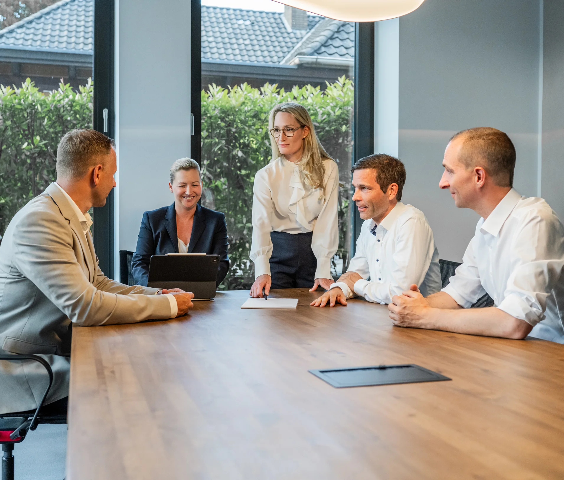 Moderner Besprechungsraum bei Baufinanzierung.Hamburg – individuelle Baufinanzierungsberatung
